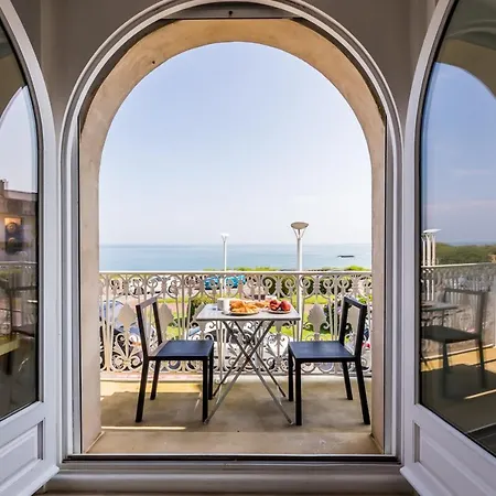 Balea Keyweek Seafront Duplex With Balcony Garage In Appartamento Biarritz